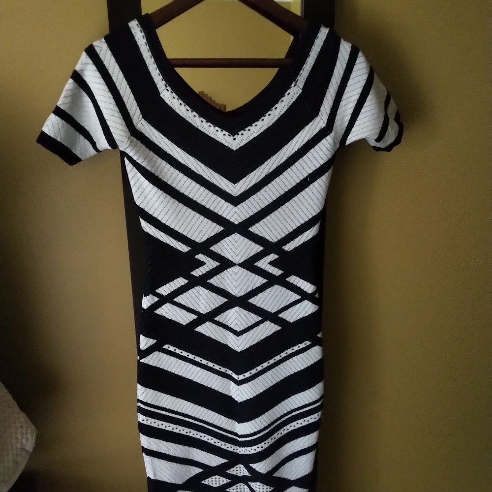 Wow Couture White/Navy Bodycon. Size 6